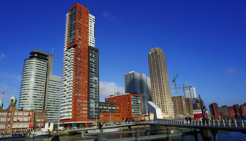 Die Halbinsel Wilhelminapier lockt mit architektonischen Sehenswürdigkeiten in Rotterdam