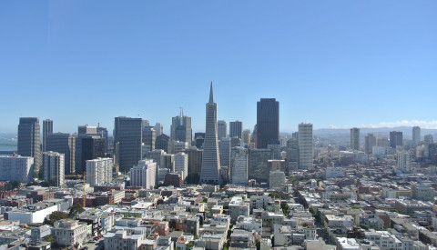 Die Transamerica Pyramid dominiert die Skyline von San Francisco.