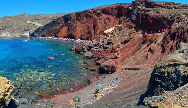 Beliebte Strände auf Santorin Reisen: Red Sand Beach.