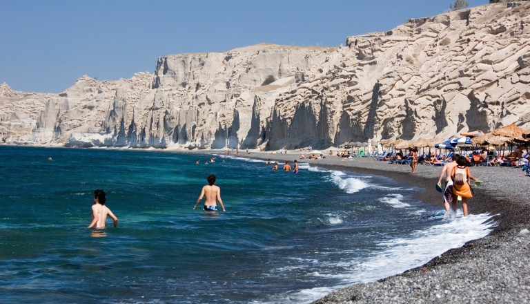 Beliebte Strände auf Santorin Reisen: Vlychada Beach.