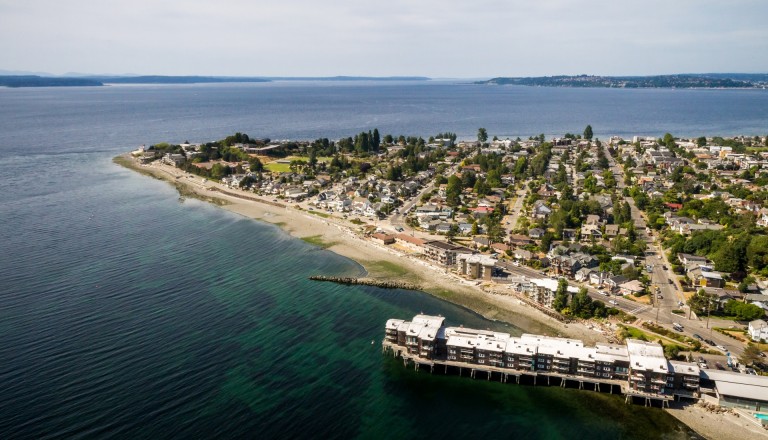 Strandurlaub auf Städtereisen: Kein Problem am Alki Beach von Seattle.