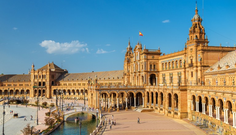 Der Plaza de Espana in Sevilla. Städtereisen.