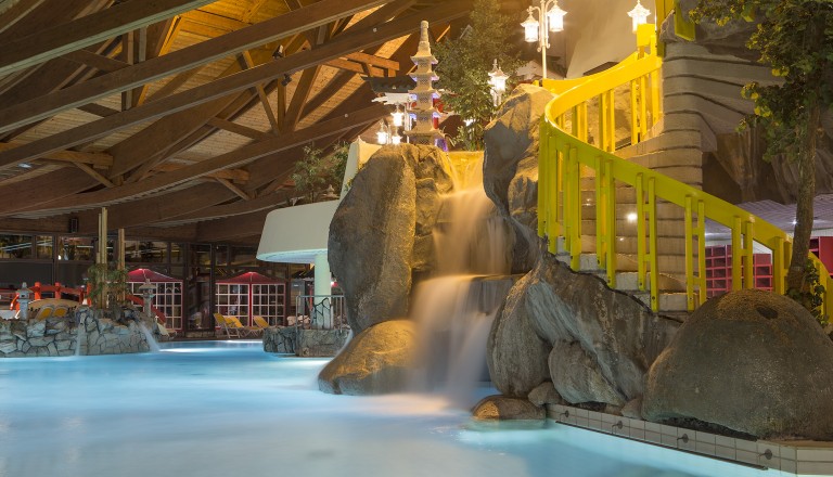 Taunus Therme - Thermalbad mit Wasserfall