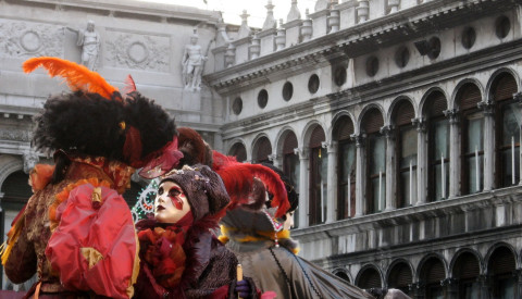 Der Karneval in Venedig ist ein besonderes buntes Vergnügen.