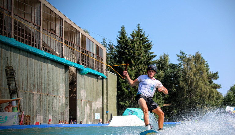 Wakeboarden an einer Station