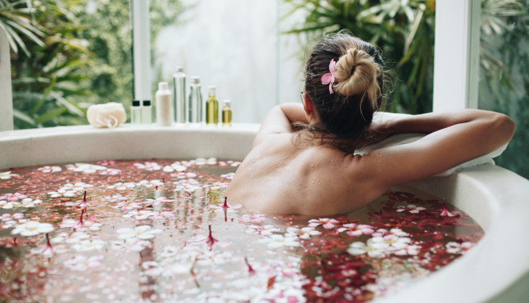 Wellness Bad mit Blumen